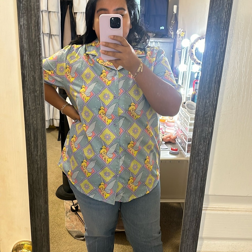 Cakeworthy Disney Button down shirt! 👕